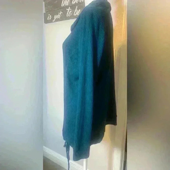 St John’s Bay Women’s Cowl neck long sleeve ribbed top with tie at bottom SMALL - Picture 4 of 6
